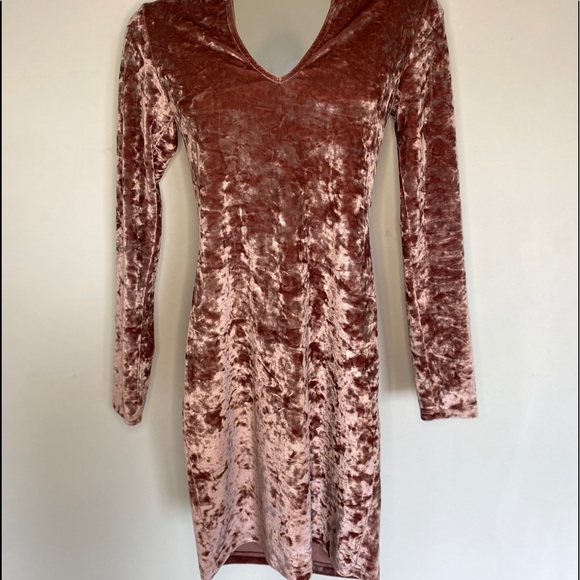 ❤️Revamped pink long sleeve velour dress❤️ - Picture 2 of 3